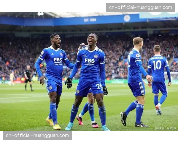 绝平后的寂静:记录莱斯特城在最后时刻丢球后更衣室的氛围 绝平后的寂静:记录莱斯特城在最后时刻丢球后更衣室的氛围