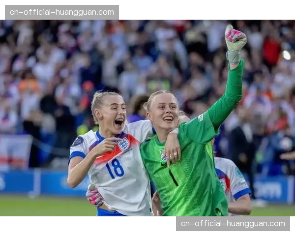 特写：英格兰女足球星凯莉在点球大战前深呼吸调整的画面