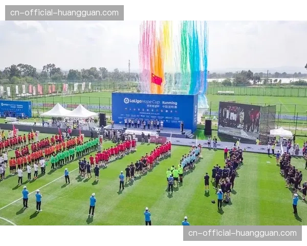 西甲联盟启动“草根足球周末”，20座球场同步举办社区活动