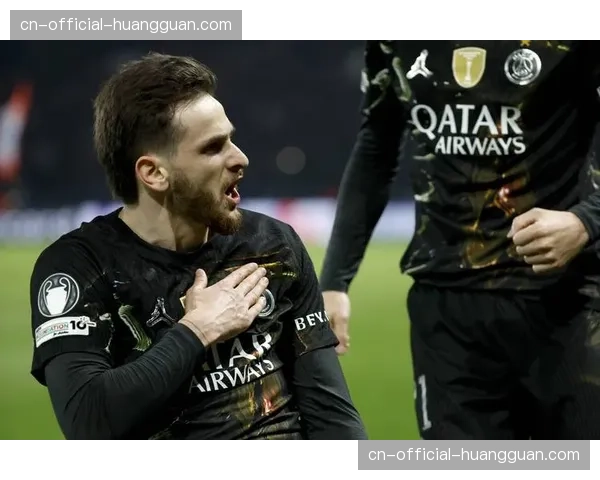 巴黎圣日耳曼主场2-0战胜利物浦，克瓦拉茨赫利亚破门