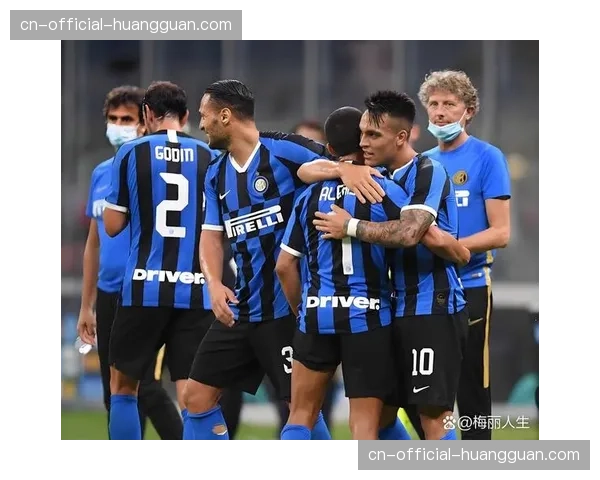 国米客场2-0领先曼城，劳塔罗、巴斯托尼上下半场各入一球